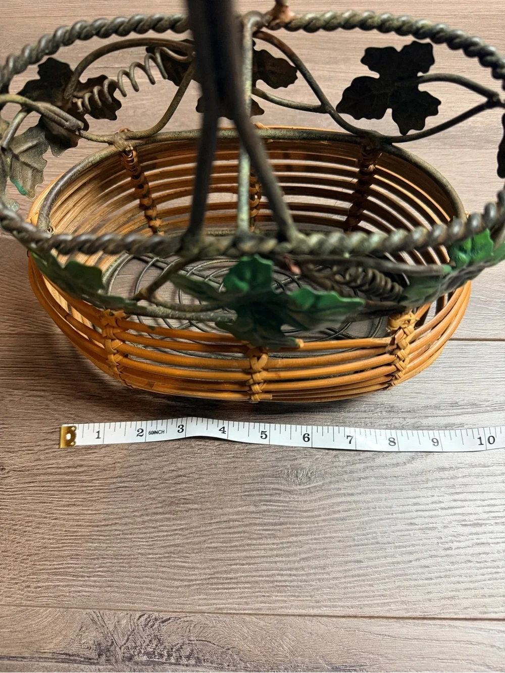 🌿 Vintage 90’s Woven Rattan and Metal Green Vine Accent Wicker Wine Basket 🍷